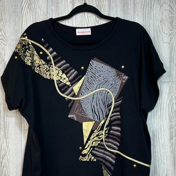 Vintage 80’s 90’s Black Graphic T-Shirt with Gold Accents M - Picture 2 of 11